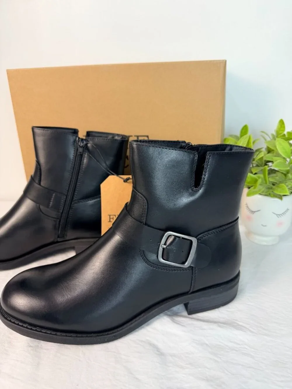 Frye Womens 9M Black Leather Ankle Boots Buckle Zip Casual Biker NWT